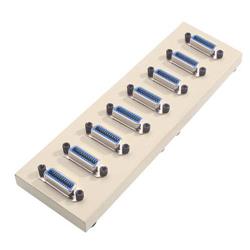 多插头总线条配备8个IEEE-488插座的图片