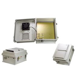 14×12×7英寸（35.6×30.5×17.8厘米）防风雨接线盒，120V交流，带加热器和冷却风扇（85度开启）的图片